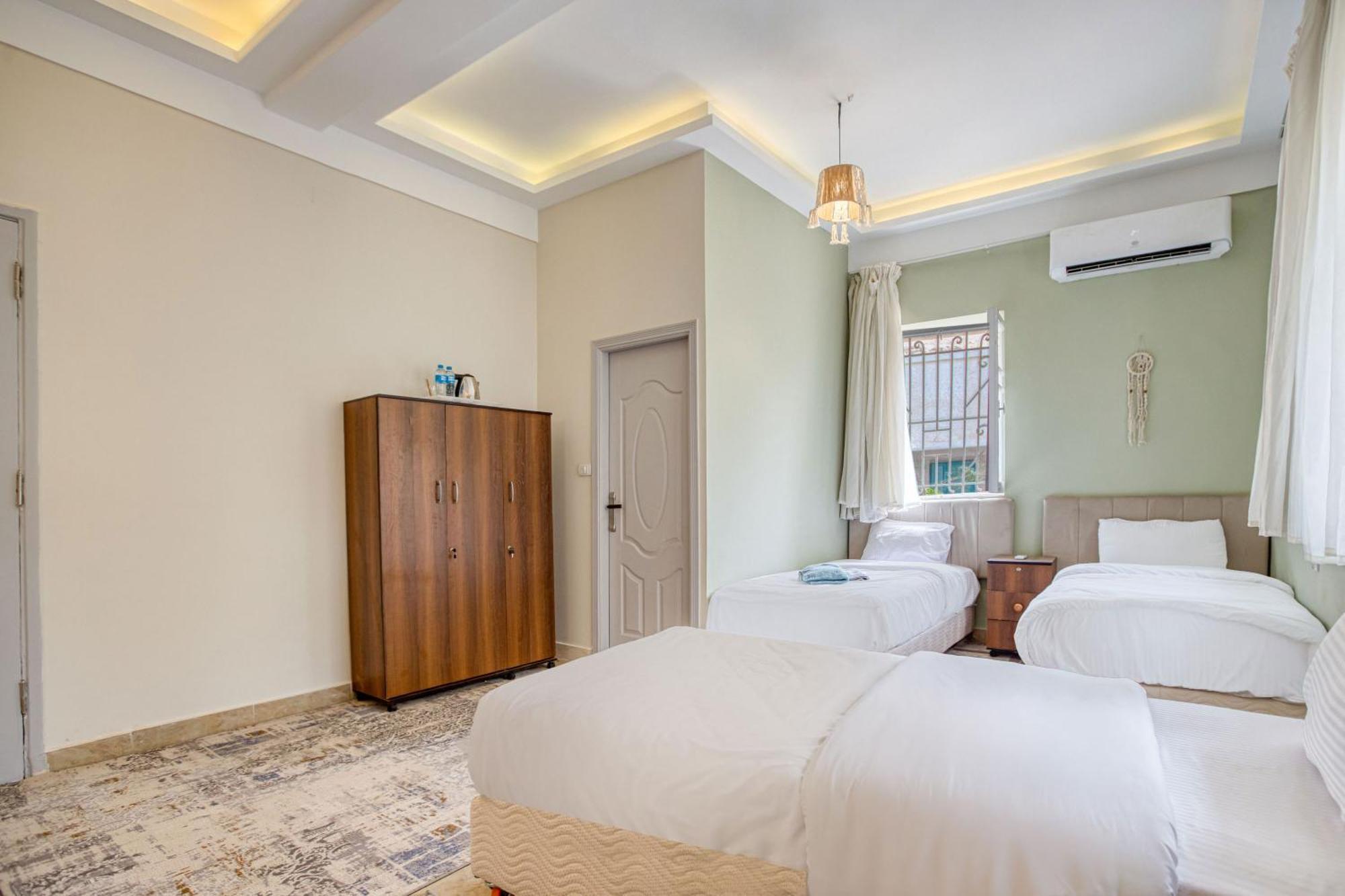 The Grand Pyramids View Hotel Kafret el-Gabal Oda fotoğraf