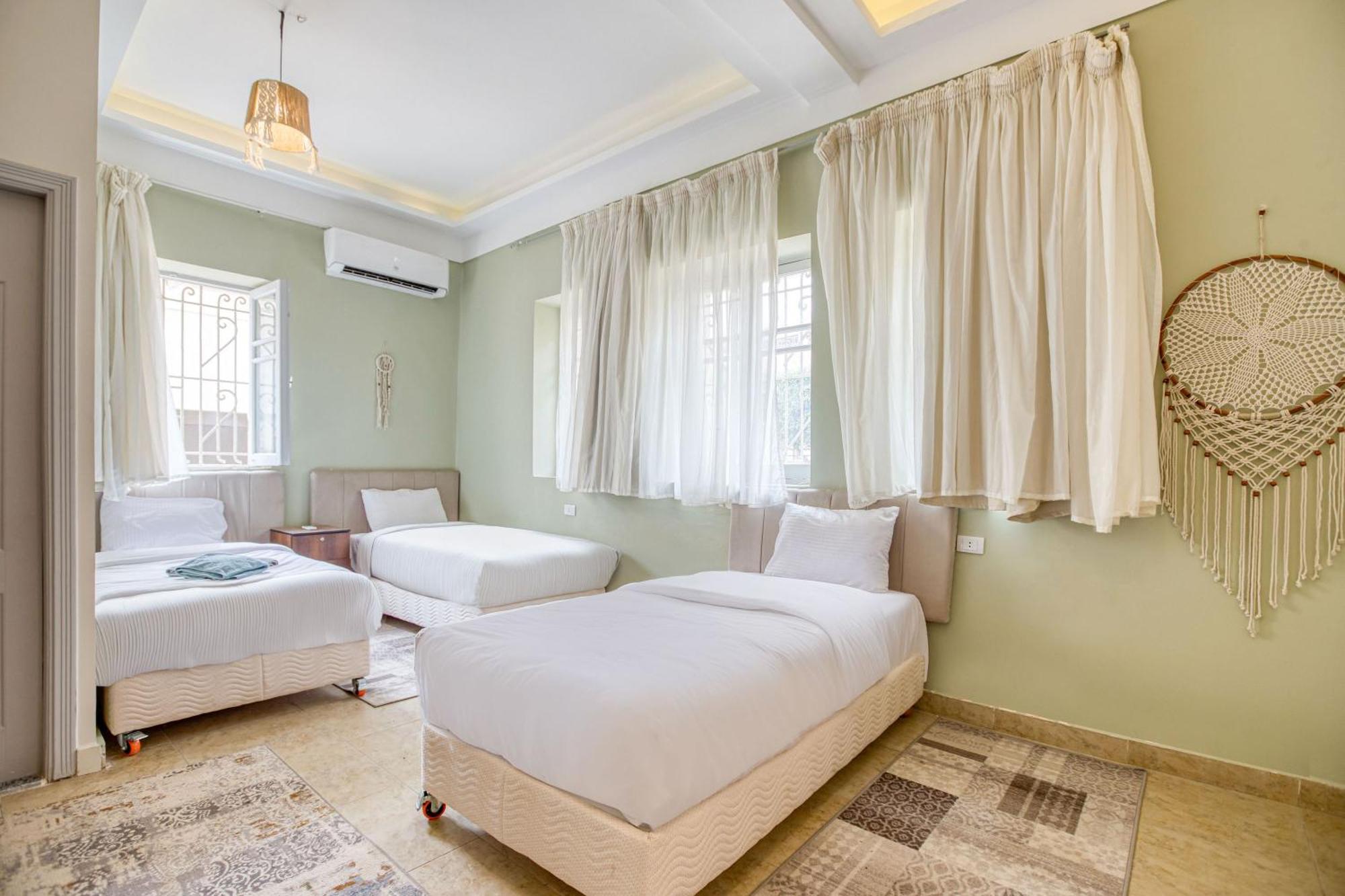 The Grand Pyramids View Hotel Kafret el-Gabal Oda fotoğraf
