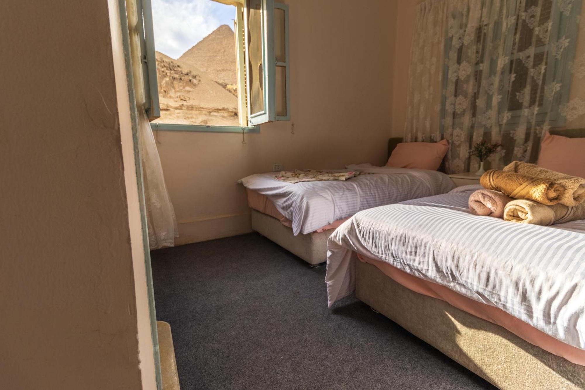 The Grand Pyramids View Hotel Kafret el-Gabal Oda fotoğraf