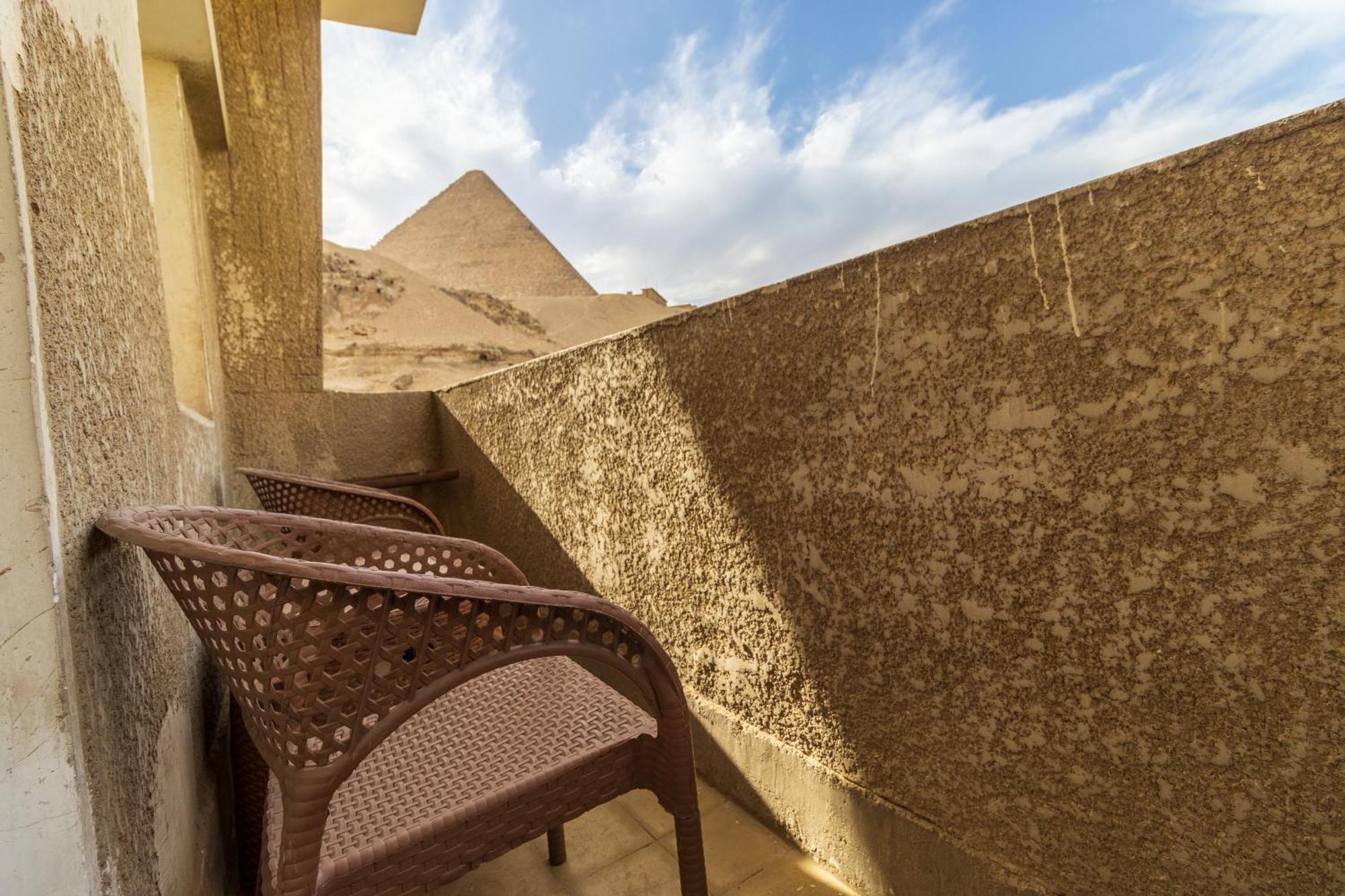 The Grand Pyramids View Hotel Kafret el-Gabal Oda fotoğraf